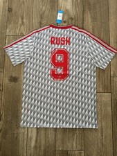 Adidas - Unworn Retro